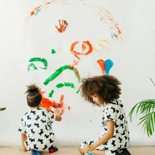 Evento educativo de arte en León con actividades creativas para estudiantes